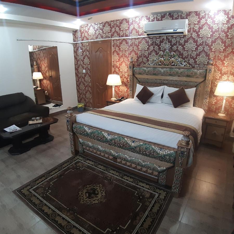 Premier Inn Davis Road Lahore Extérieur photo