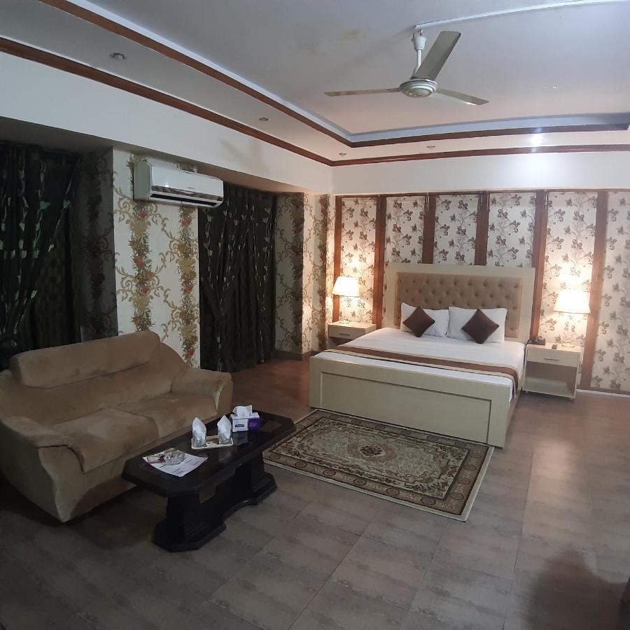 Premier Inn Davis Road Lahore Extérieur photo