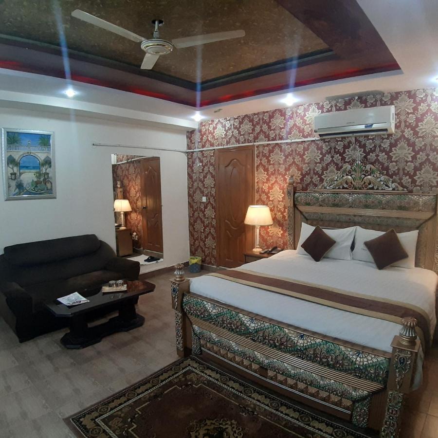 Premier Inn Davis Road Lahore Extérieur photo