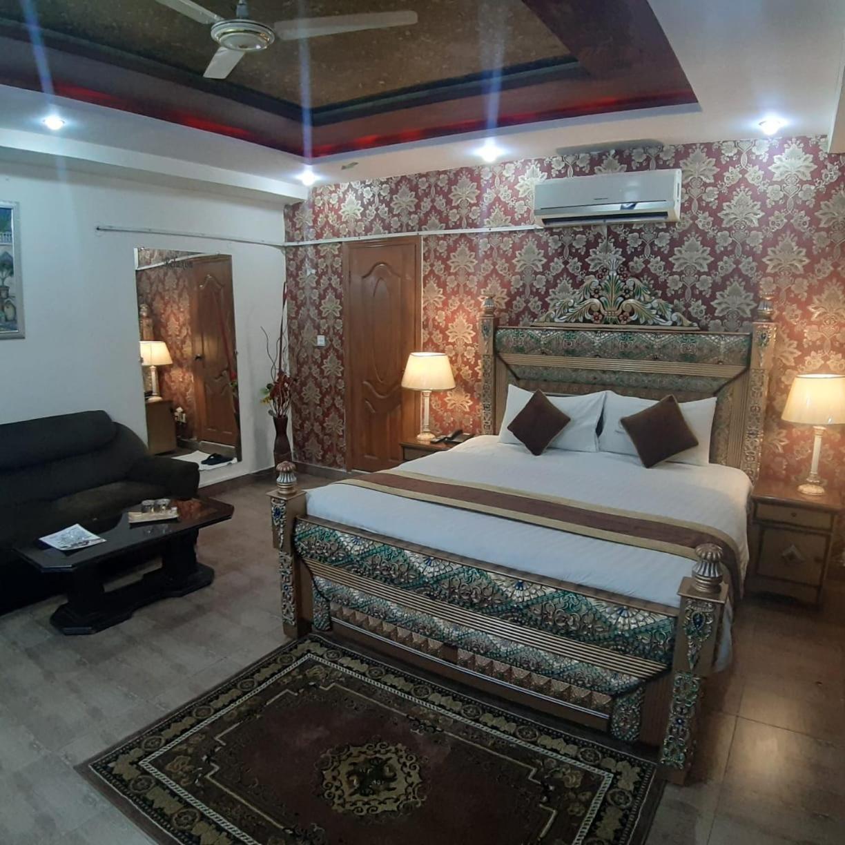 Premier Inn Davis Road Lahore Extérieur photo