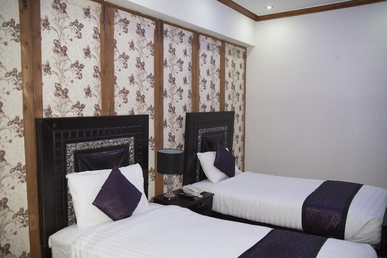 Premier Inn Davis Road Lahore Extérieur photo