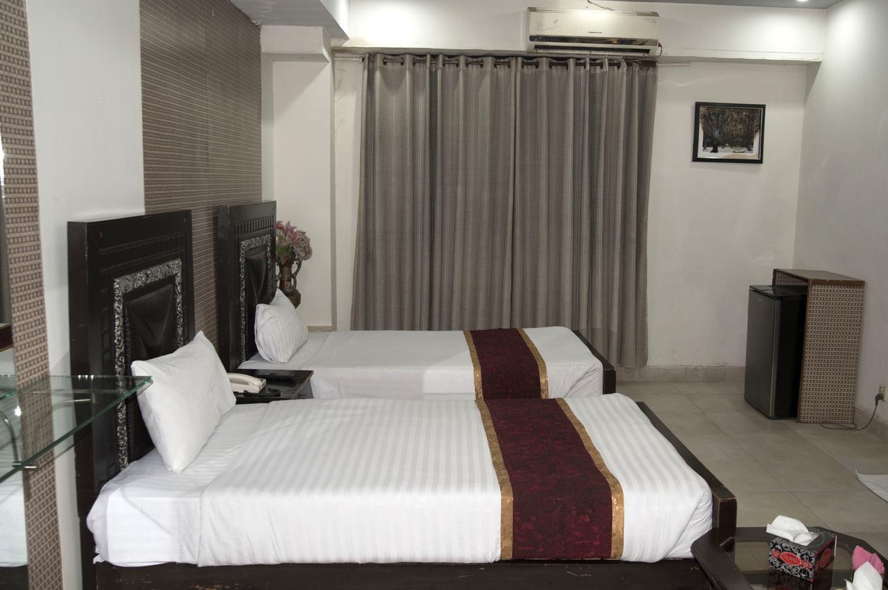 Premier Inn Davis Road Lahore Extérieur photo