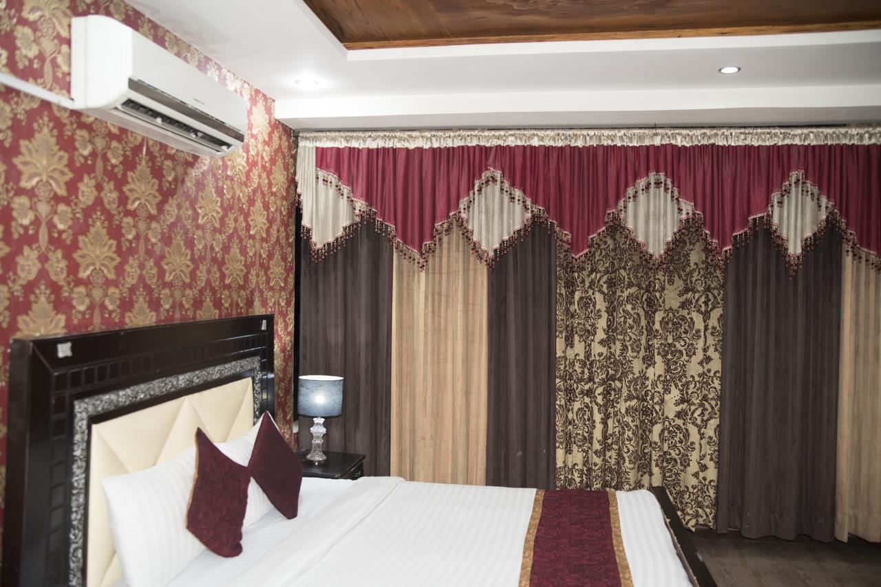 Premier Inn Davis Road Lahore Extérieur photo