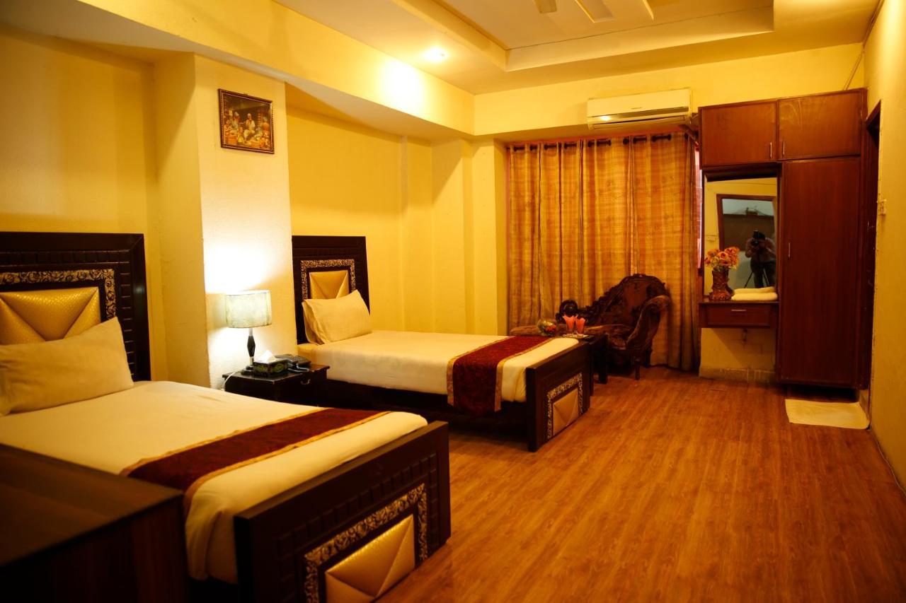 Premier Inn Davis Road Lahore Extérieur photo