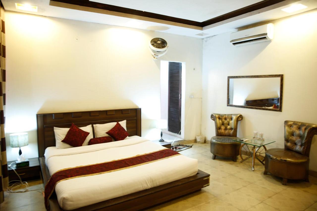 Premier Inn Davis Road Lahore Extérieur photo